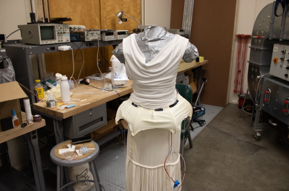 Morphing Matters Robotic Dress